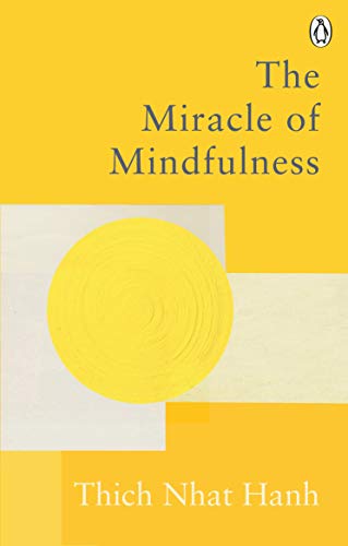 The Miracle Of Mindfulness: The Classic Guide to Meditation by the World's Most Revered Master (Rider Classics) von Rider